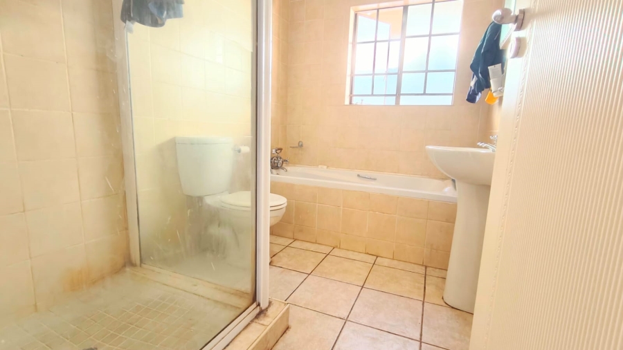 2 Bedroom Property for Sale in Montana Tuine Gauteng