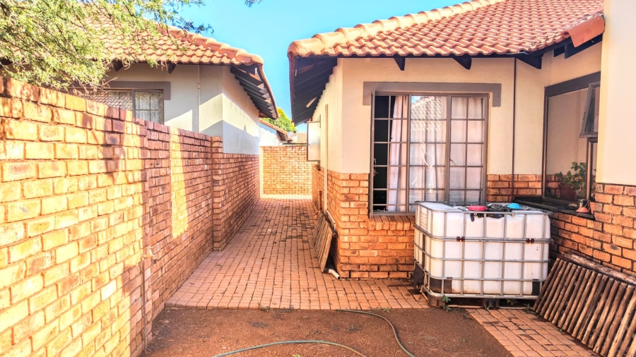 2 Bedroom Property for Sale in Montana Tuine Gauteng