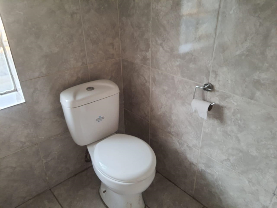 To Let 1 Bedroom Property for Rent in Florida Gauteng
