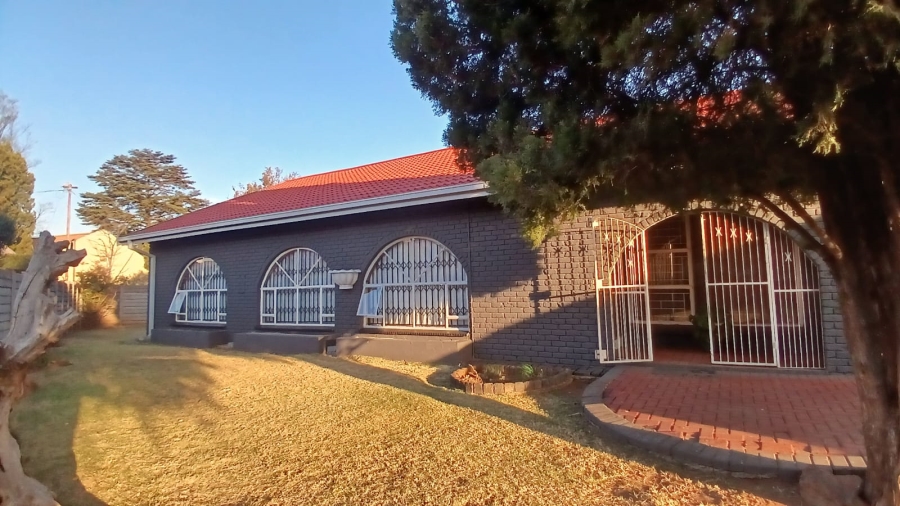 3 Bedroom Property for Sale in Unitas Park Gauteng