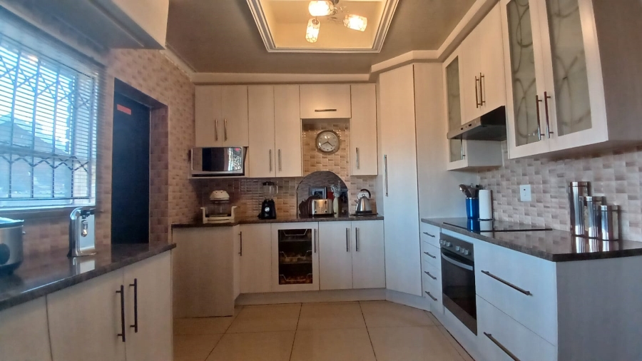 3 Bedroom Property for Sale in Unitas Park Gauteng