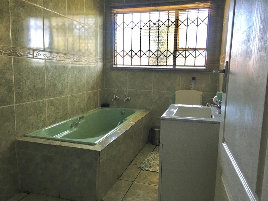 3 Bedroom Property for Sale in Unitas Park Gauteng