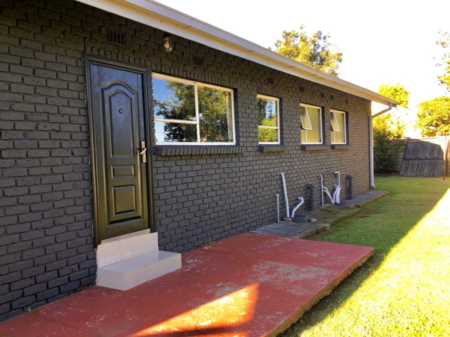 3 Bedroom Property for Sale in Unitas Park Gauteng