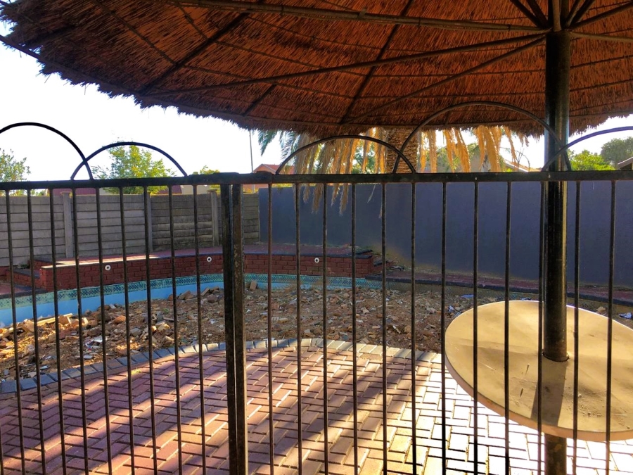 3 Bedroom Property for Sale in Unitas Park Gauteng