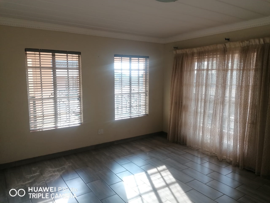 3 Bedroom Property for Sale in La Montagne Gauteng