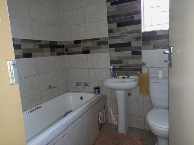 To Let 2 Bedroom Property for Rent in Gem Valley Gauteng