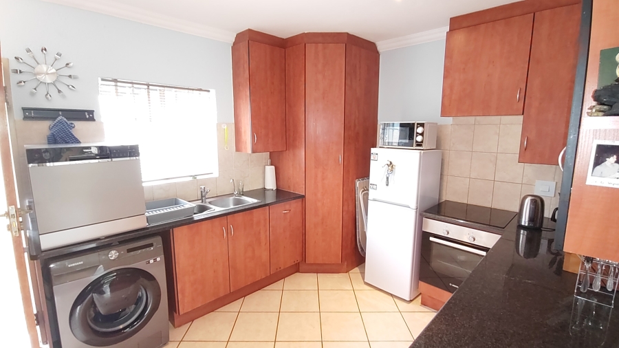 2 Bedroom Property for Sale in Annlin Gauteng