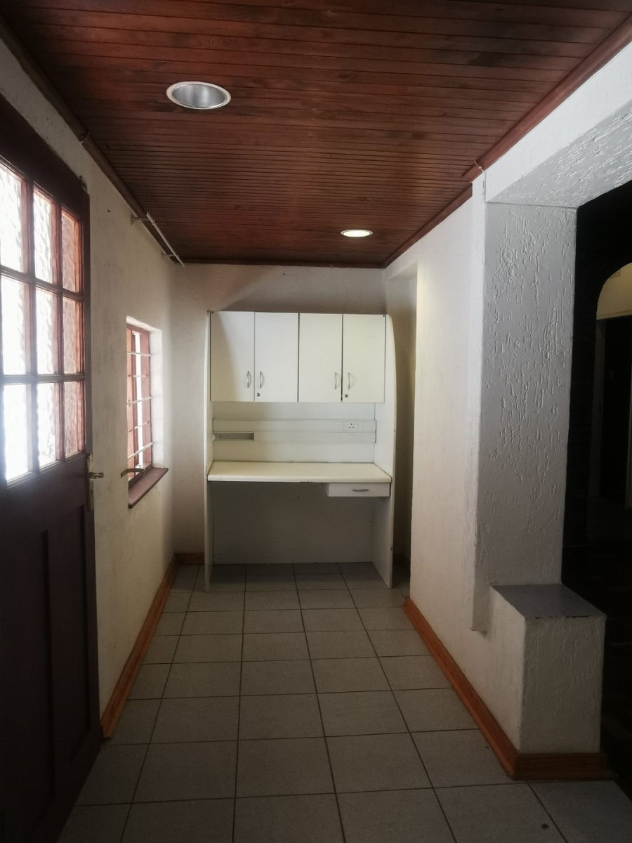 6 Bedroom Property for Sale in Discovery Gauteng