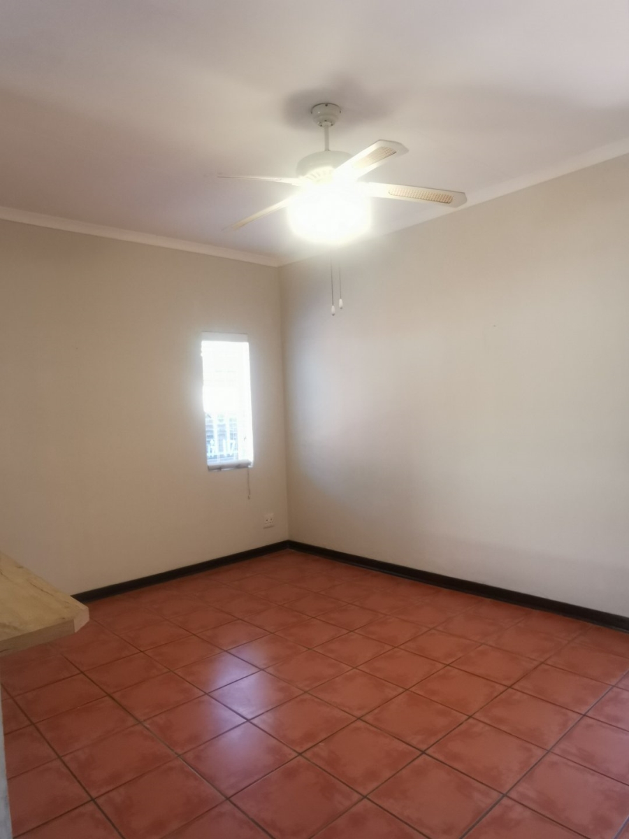 6 Bedroom Property for Sale in Discovery Gauteng