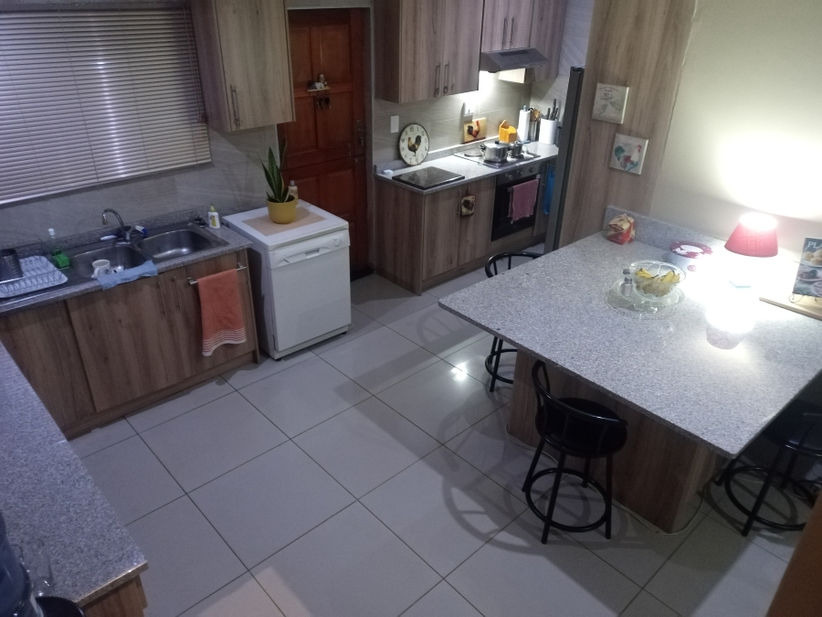 To Let 4 Bedroom Property for Rent in Roodeplaat Gauteng