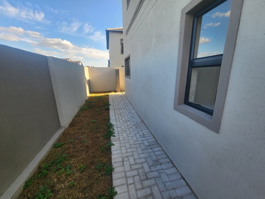 4 Bedroom Property for Sale in Zambezi Manor Lifestyle Estate Gauteng