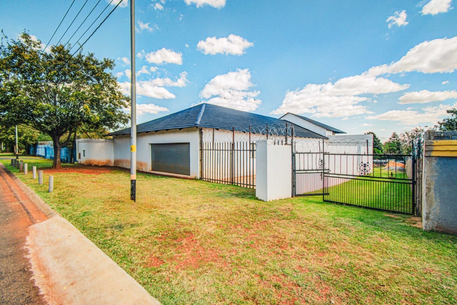 8 Bedroom Property for Sale in Klopperpark Gauteng