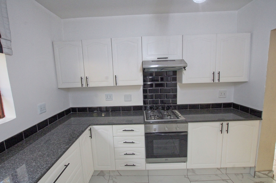To Let 4 Bedroom Property for Rent in Sunninghill Gauteng