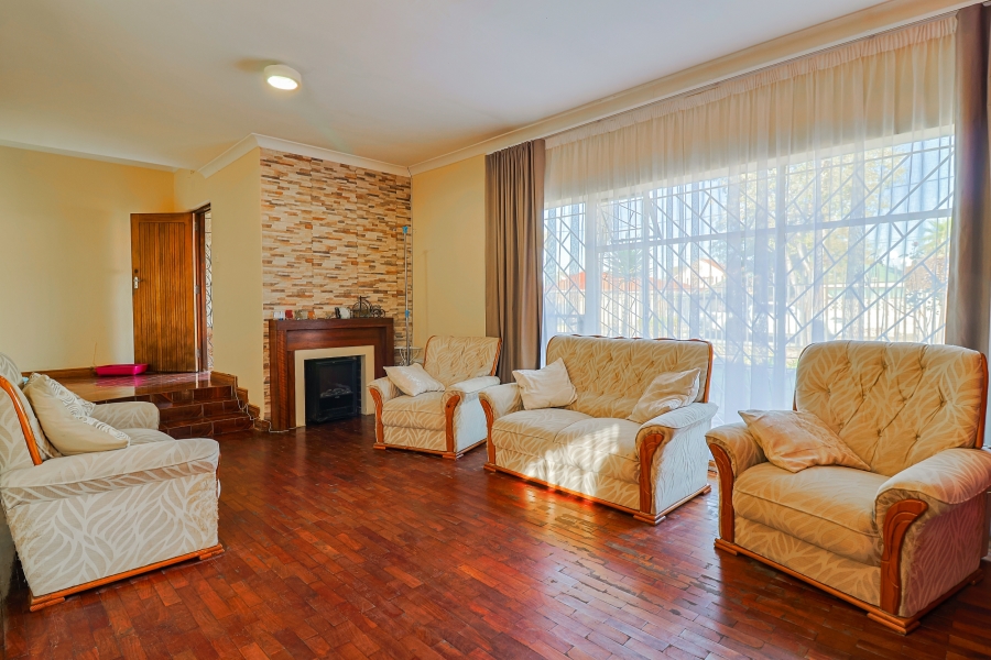 4 Bedroom Property for Sale in Robertsham Gauteng