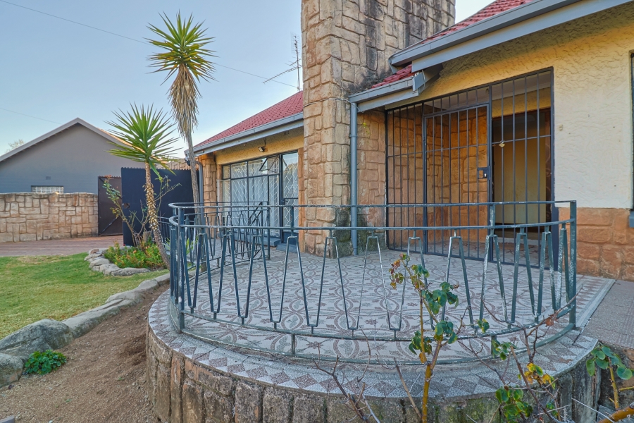 4 Bedroom Property for Sale in Robertsham Gauteng