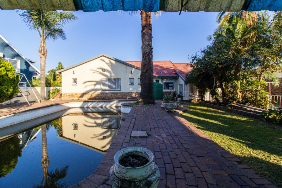 4 Bedroom Property for Sale in Robertsham Gauteng