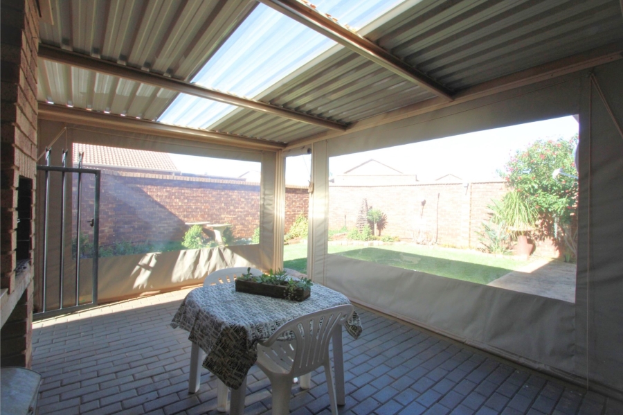 2 Bedroom Property for Sale in Rietvalleirand Gauteng