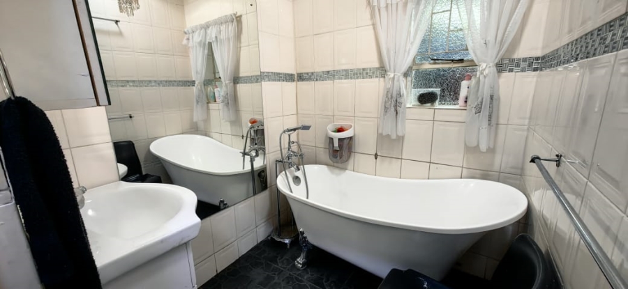 3 Bedroom Property for Sale in Vanderbijlpark SE 6 Gauteng