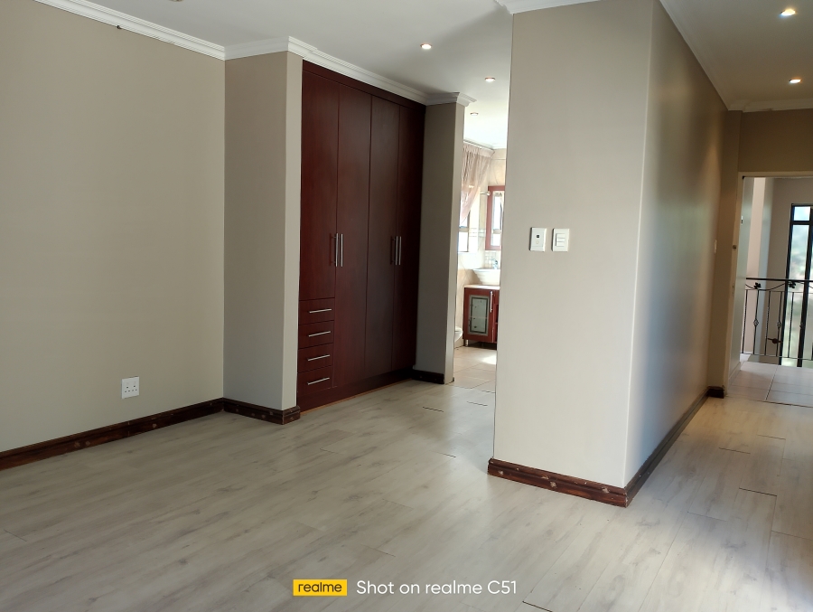 3 Bedroom Property for Sale in Kenleaf Gauteng