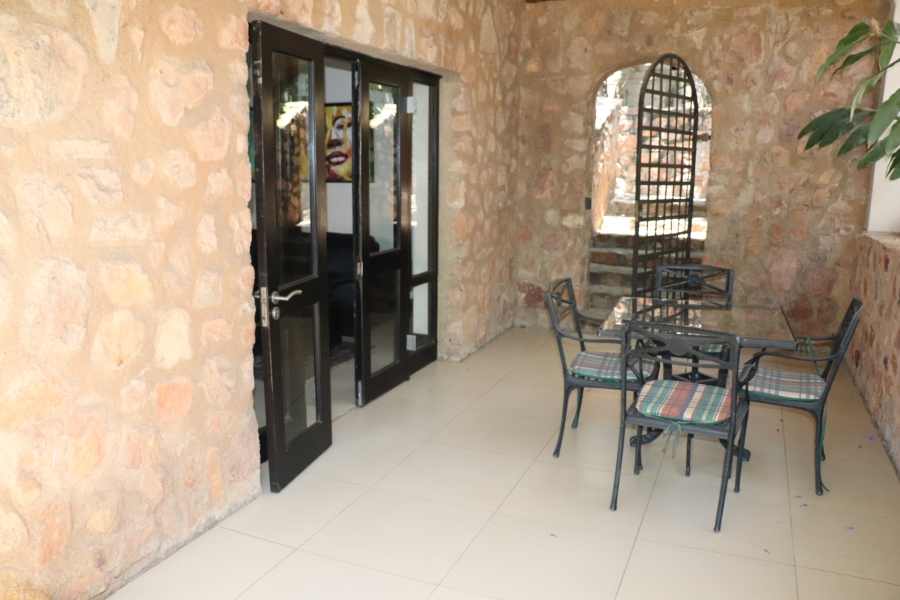 To Let 1 Bedroom Property for Rent in Houghton Estate Gauteng