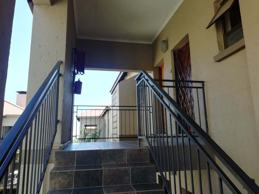 2 Bedroom Property for Sale in Lonehill Gauteng