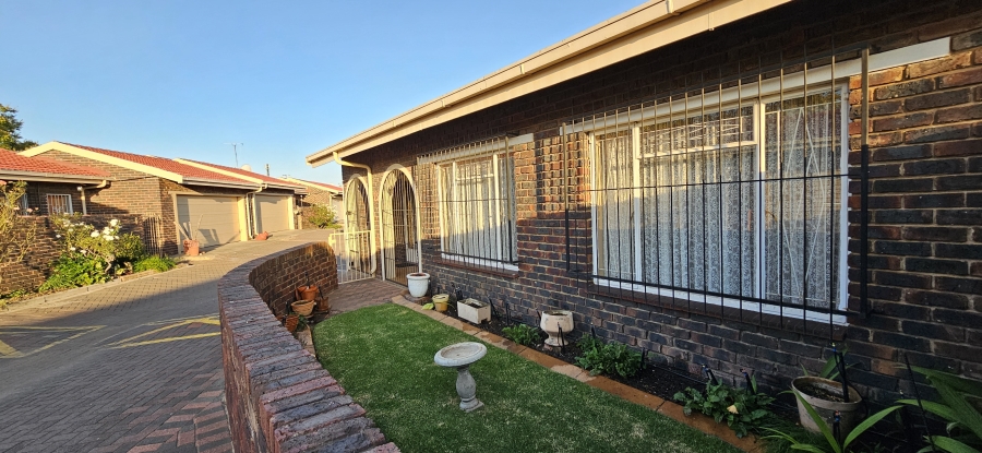 2 Bedroom Property for Sale in Three Rivers Gauteng