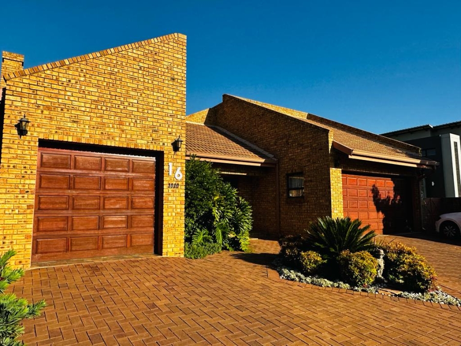 4 Bedroom Property for Sale in Glen Eagle Estate Gauteng