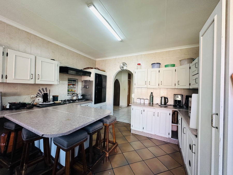 4 Bedroom Property for Sale in Glen Marais Gauteng