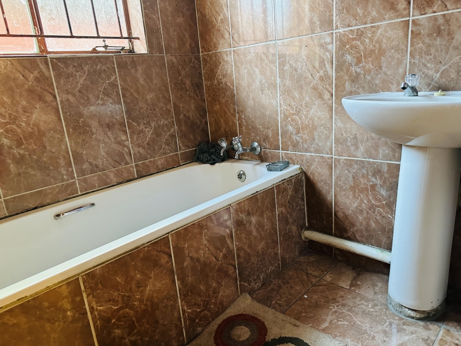2 Bedroom Property for Sale in Diepkloof Zone 4 Gauteng