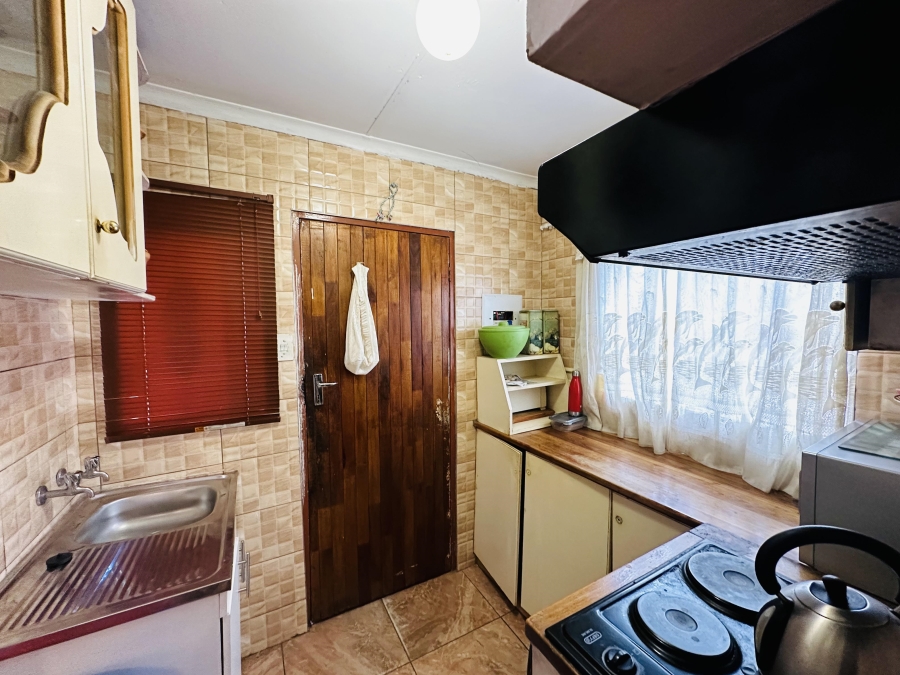 2 Bedroom Property for Sale in Diepkloof Zone 4 Gauteng