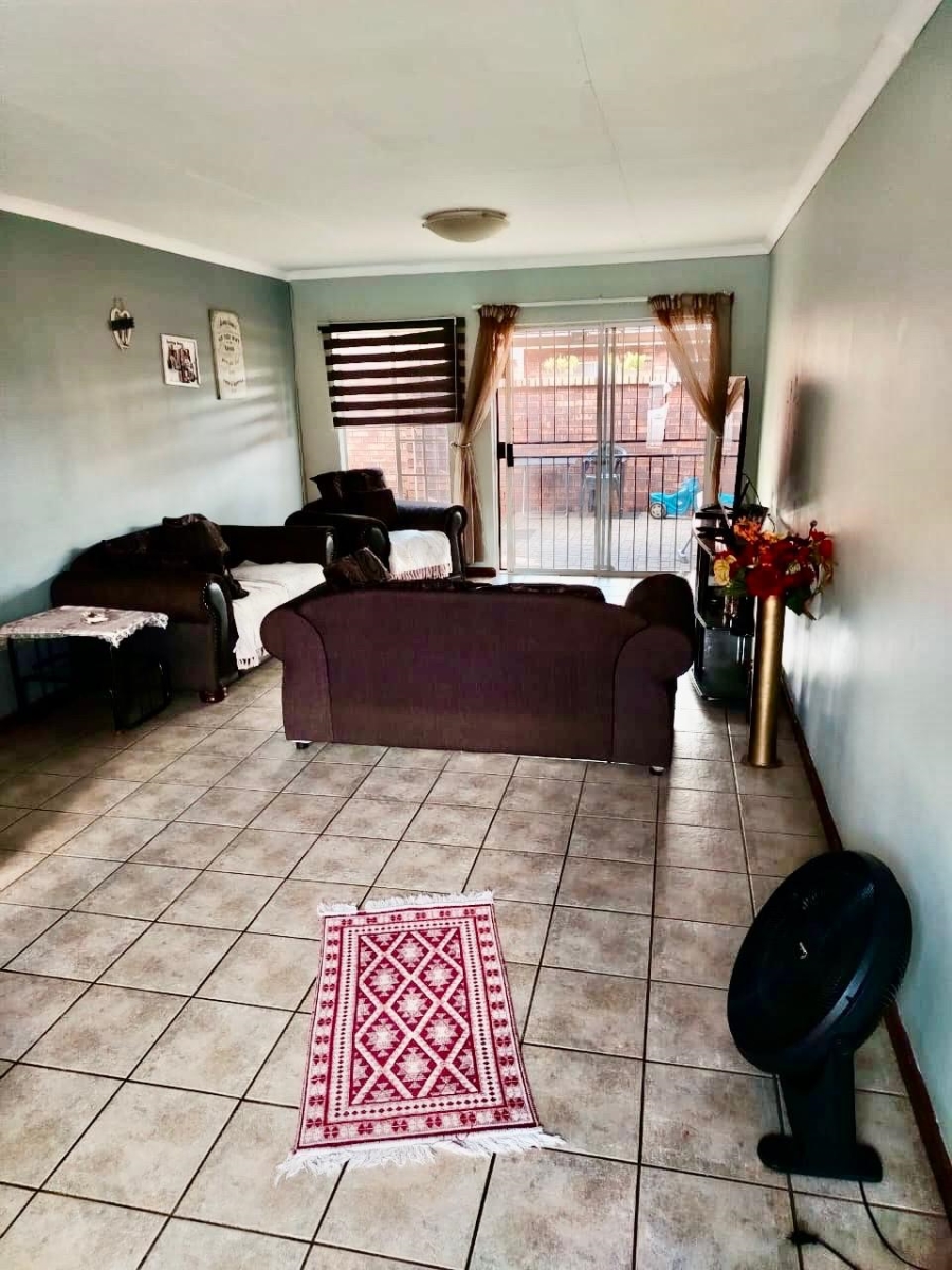 To Let 3 Bedroom Property for Rent in Magalieskruin Gauteng