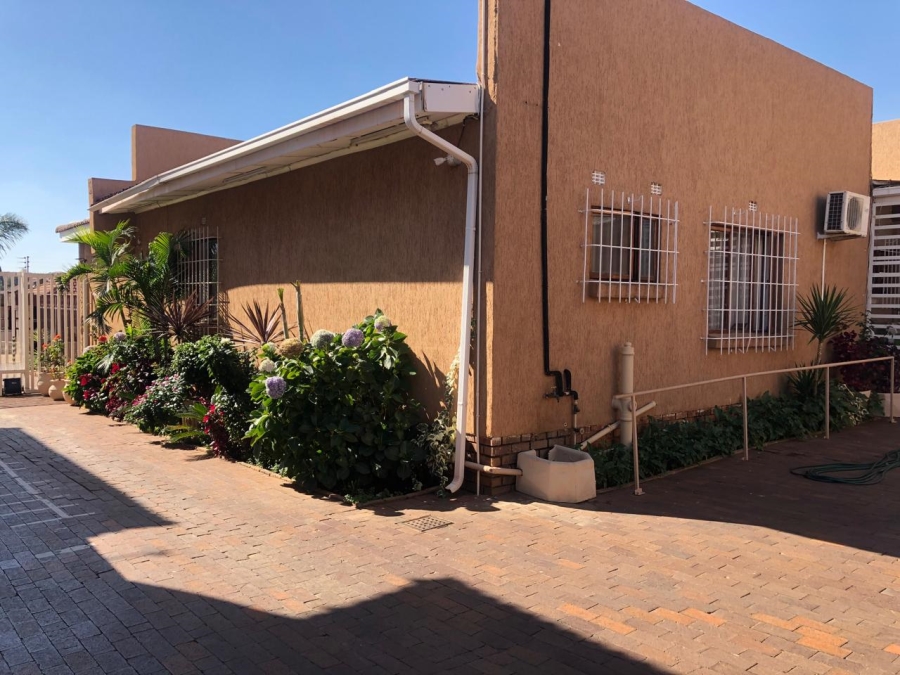 8 Bedroom Property for Sale in Lenasia South Gauteng