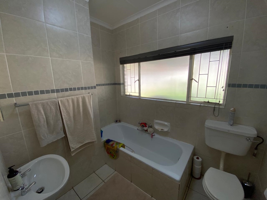 To Let 3 Bedroom Property for Rent in Garsfontein Gauteng