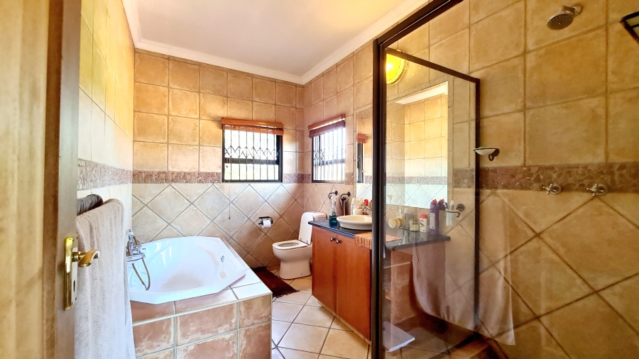 4 Bedroom Property for Sale in Leeuwfontein Gauteng