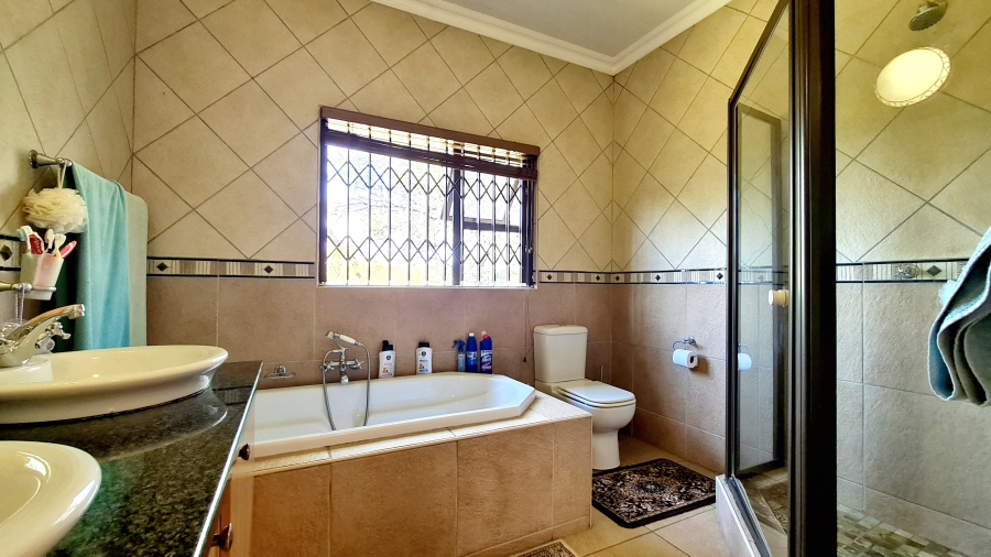 4 Bedroom Property for Sale in Leeuwfontein Gauteng