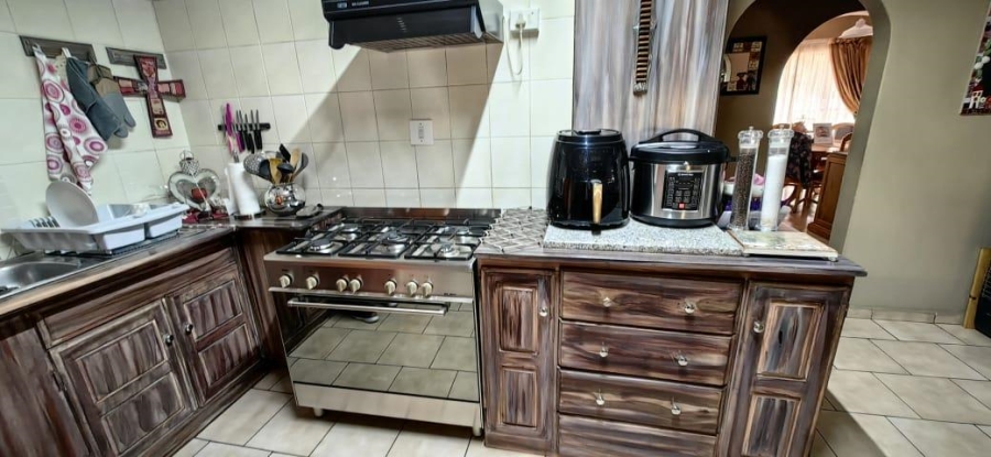 4 Bedroom Property for Sale in Vanderbijlpark SE 6 Gauteng