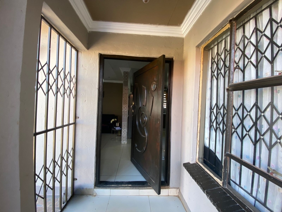 3 Bedroom Property for Sale in Lakeside Gauteng