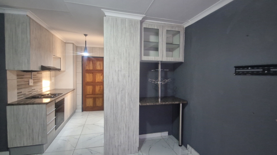 To Let 3 Bedroom Property for Rent in Glenway Estate Gauteng