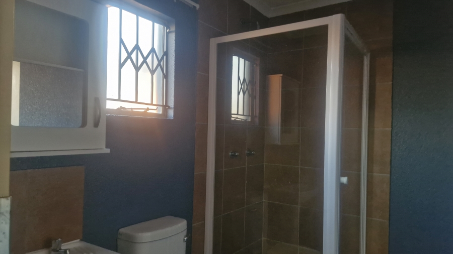 To Let 3 Bedroom Property for Rent in Glenway Estate Gauteng