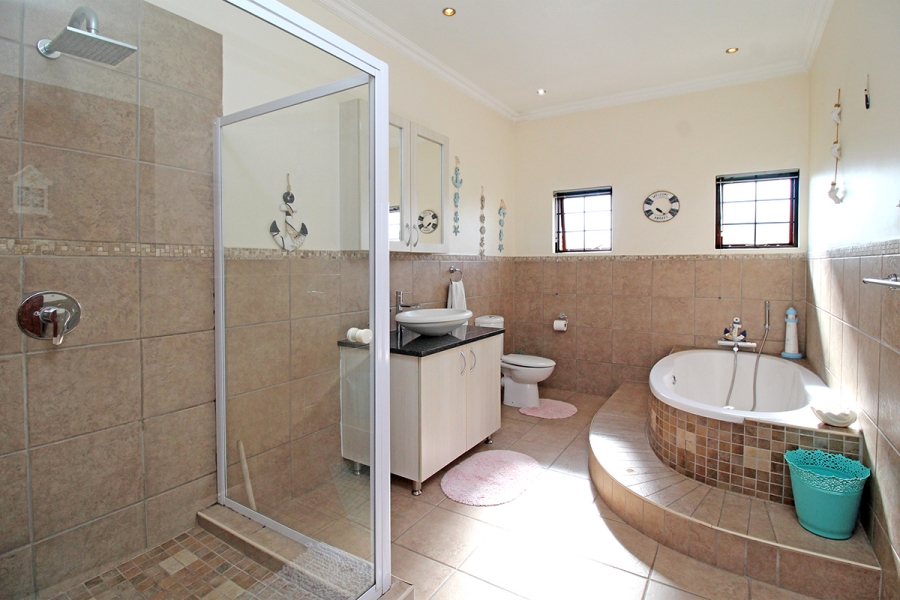 4 Bedroom Property for Sale in Broadacres Gauteng