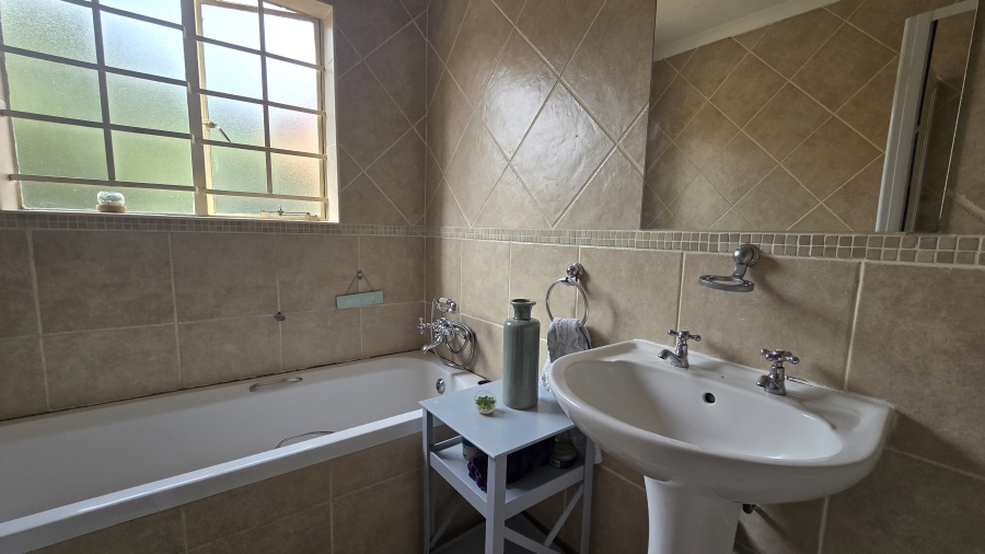 2 Bedroom Property for Sale in The Wilds Gauteng