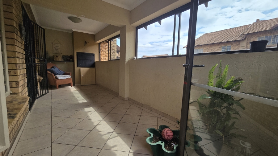 2 Bedroom Property for Sale in The Wilds Gauteng