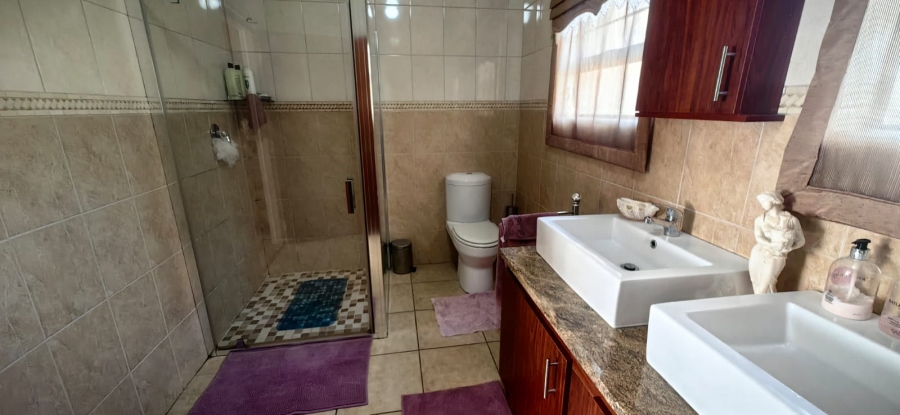 5 Bedroom Property for Sale in Vanderbijlpark SE 4 Gauteng