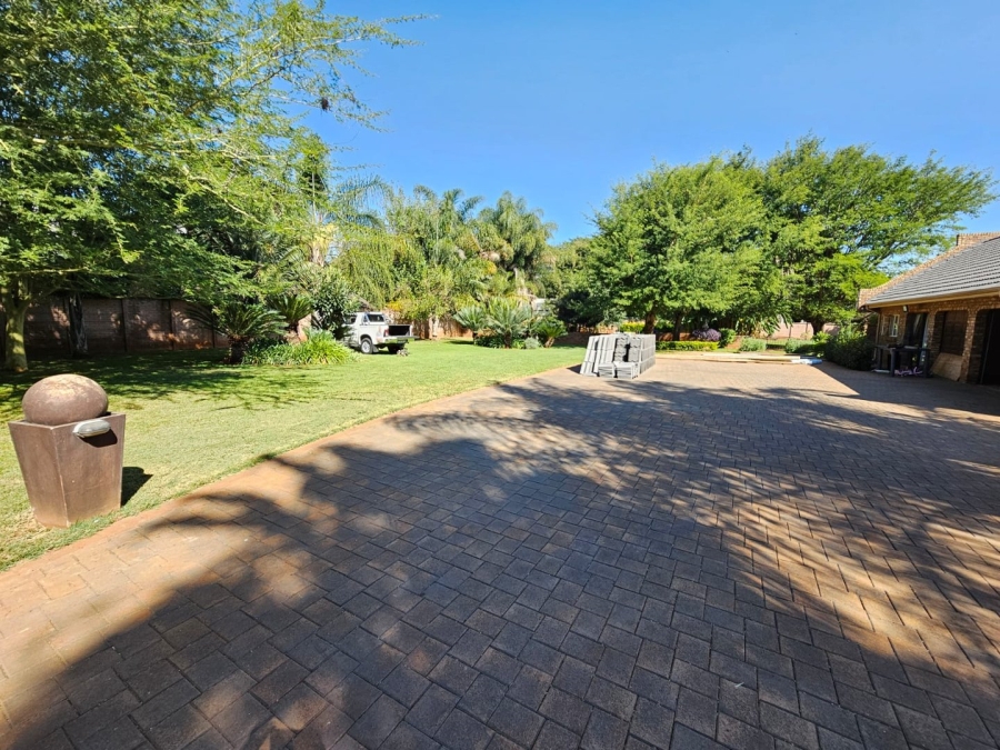 6 Bedroom Property for Sale in Doornpoort Gauteng