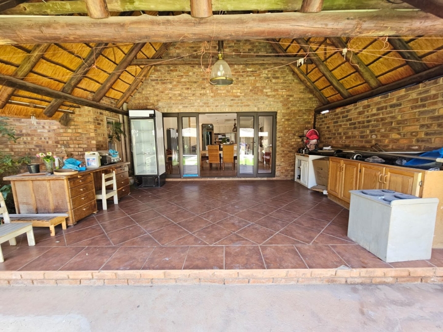 6 Bedroom Property for Sale in Doornpoort Gauteng