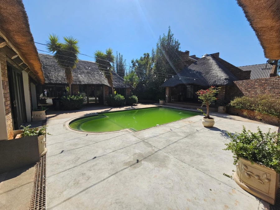 6 Bedroom Property for Sale in Doornpoort Gauteng