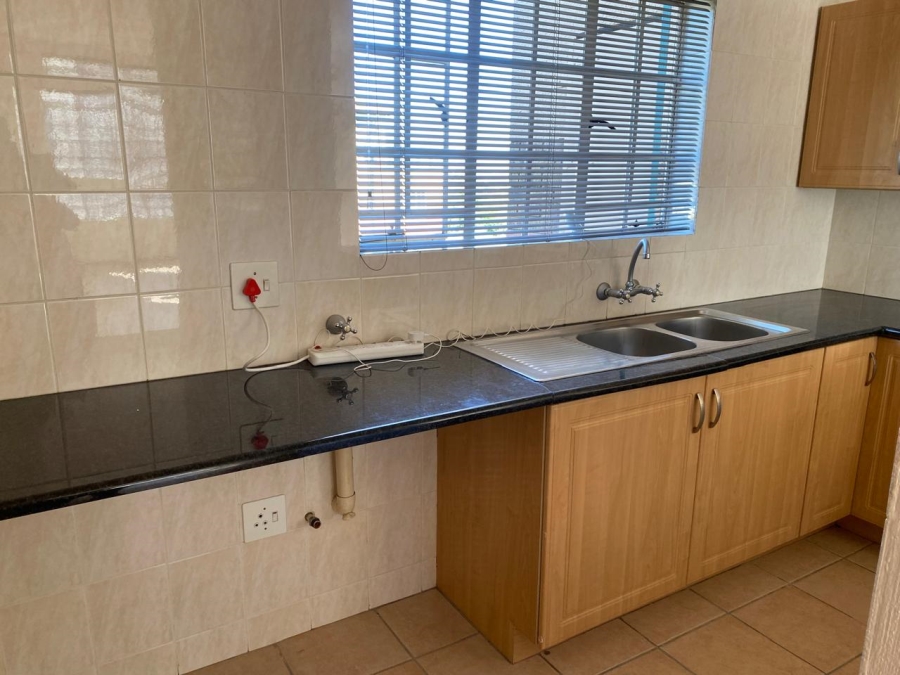 To Let 2 Bedroom Property for Rent in Elardus Park Gauteng