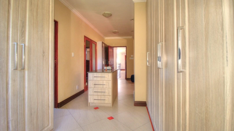 5 Bedroom Property for Sale in North Riding AH Gauteng