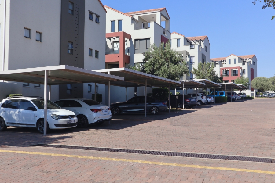 1 Bedroom Property for Sale in Lonehill Gauteng