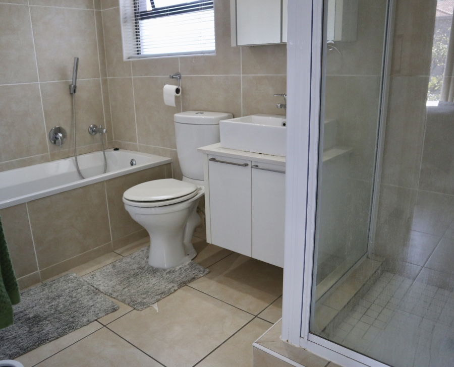 1 Bedroom Property for Sale in Lonehill Gauteng